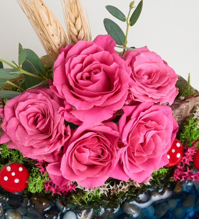 Ring Saksıda Pembe Gül ve Okaliptus Teraryum